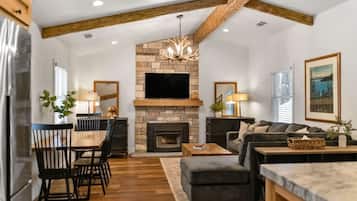 Télévision, cheminée