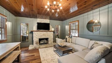 Télévision, cheminée