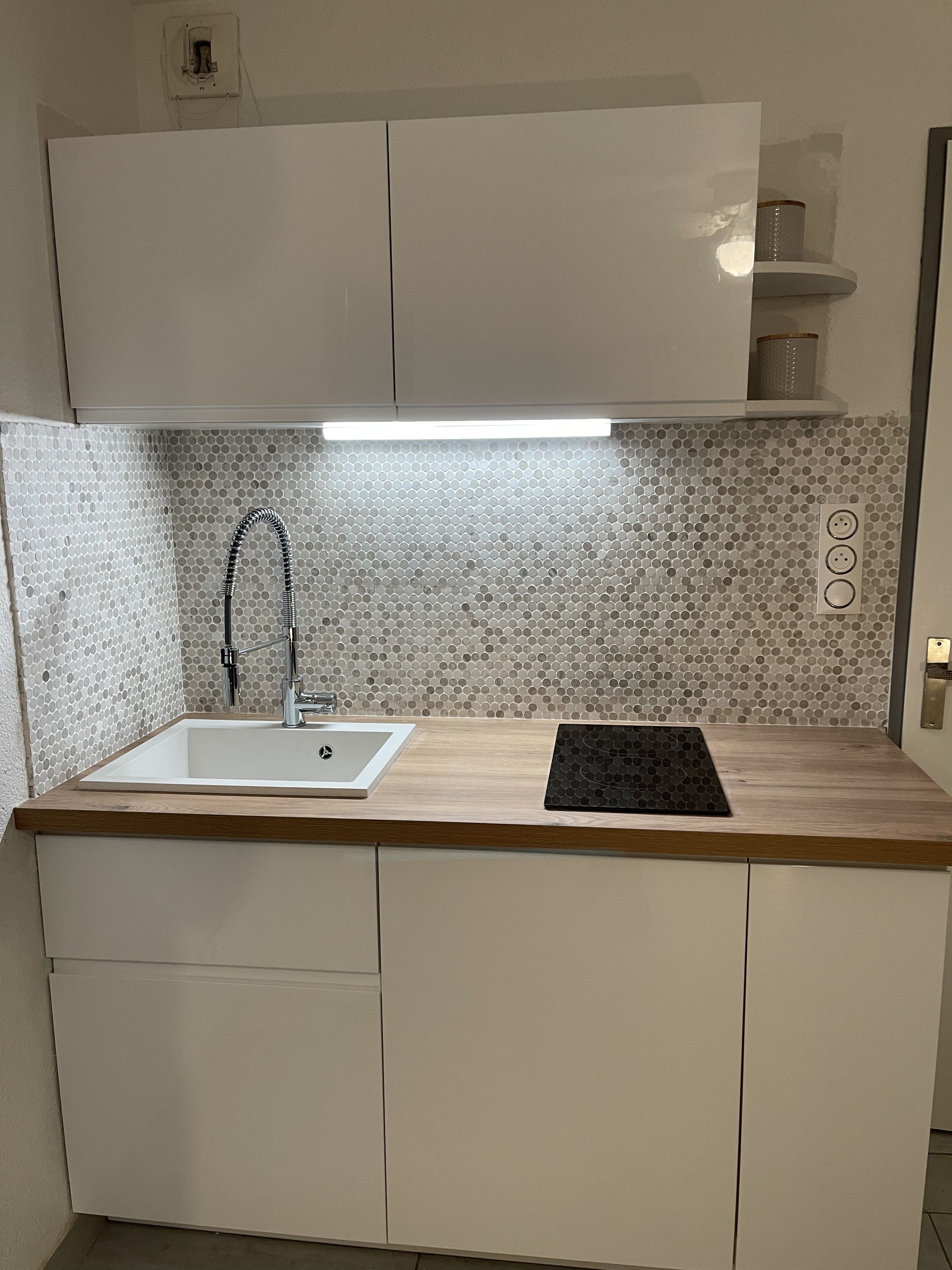 ☀️🏖Apartment on the Beach, Air Conditioning, Swimming Pool, wifi, tv, Netflix!