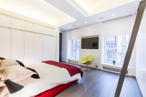 2 bedrooms, desk, travel cot, free WiFi - Superb Apartment near Buckingham Palace (London)