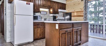 NEW! Charming cabin on Cisco Chain of Lakes