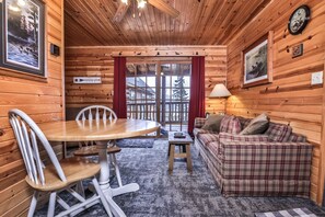 Smart TV, DVD player, books, stereo - Lakeside wilderness resort cabin with dock, fire pit, on-site store, bait shop! (Watersmeet)