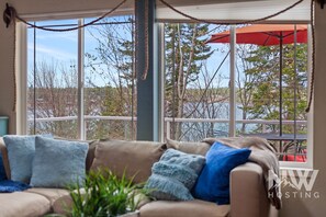 تلفزيون، م دفأة، كُتُب، مكتب