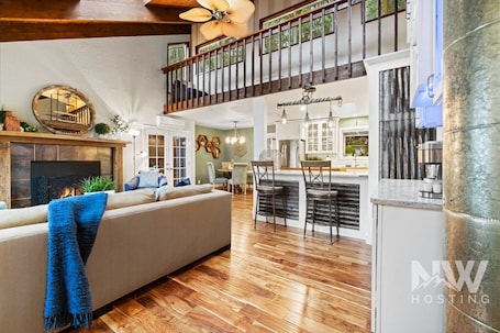Smart TV, fireplace, books, offices. Luxury Home—Hot Tub, Fire Table, Office, Stunning Lake Views, 15 Miles to Silverwood, 2 to Beach!