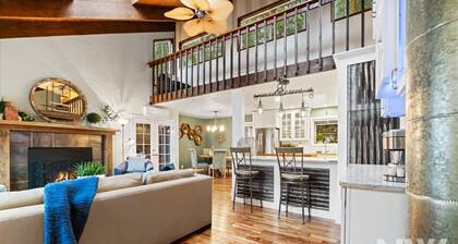 Luxury Home—Hot Tub, Fire Table, Office, Stunning Lake Views, 15 Miles to Silverwood, 2 to Beach!