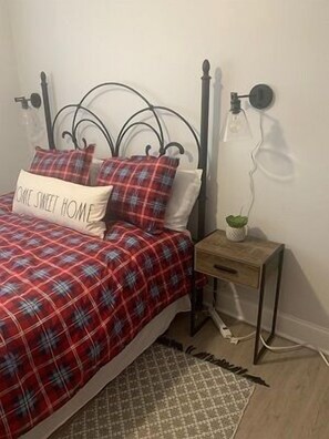 2 chambres, bureau, fer et planche à repasser, accès au Wi-Fi (inclus)