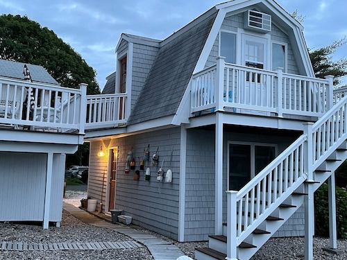 The perfect Cape Cod beach house - walk to the beach!