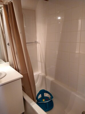 Badewanne, Toilettenpapier