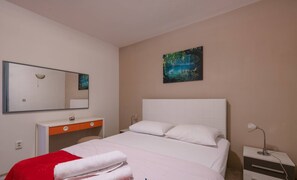 8 bedrooms, iron/ironing board, free WiFi, bed sheets - Villa Deborah with pool, 8 bedrooms, 4 bathrooms  (Pula)