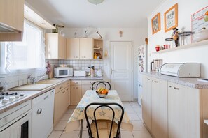 Refrigerador, microondas, horno, lavavajillas