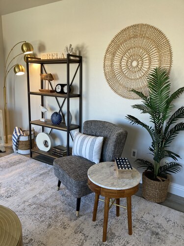 Chic, Modern apartment in vintage neighborhood