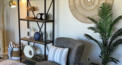 Chic, Modern apartment in vintage neighborhood