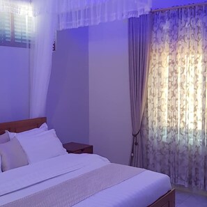 华丽双人房 | 埃及棉床单、高档床上用品、记忆海绵床垫、免费 WiFi