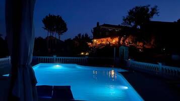 Piscine extérieure, piscine chauffée