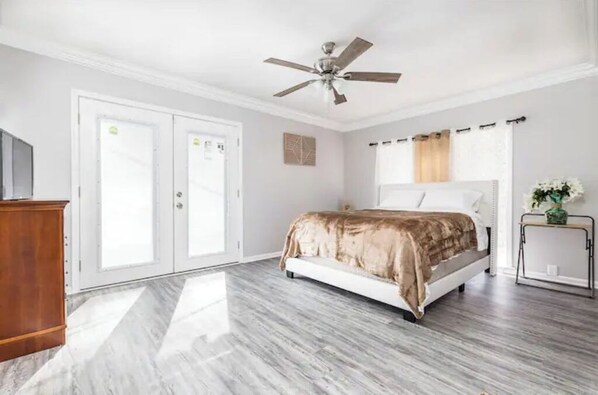 4 soverom, skrivebord, strykejern/-brett og wi-fi (inkludert)