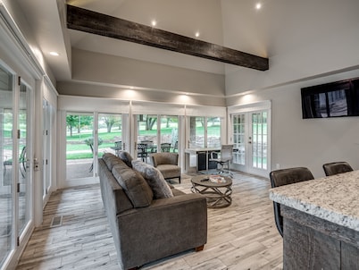 Resort living in Edmond with pool & tennis court!