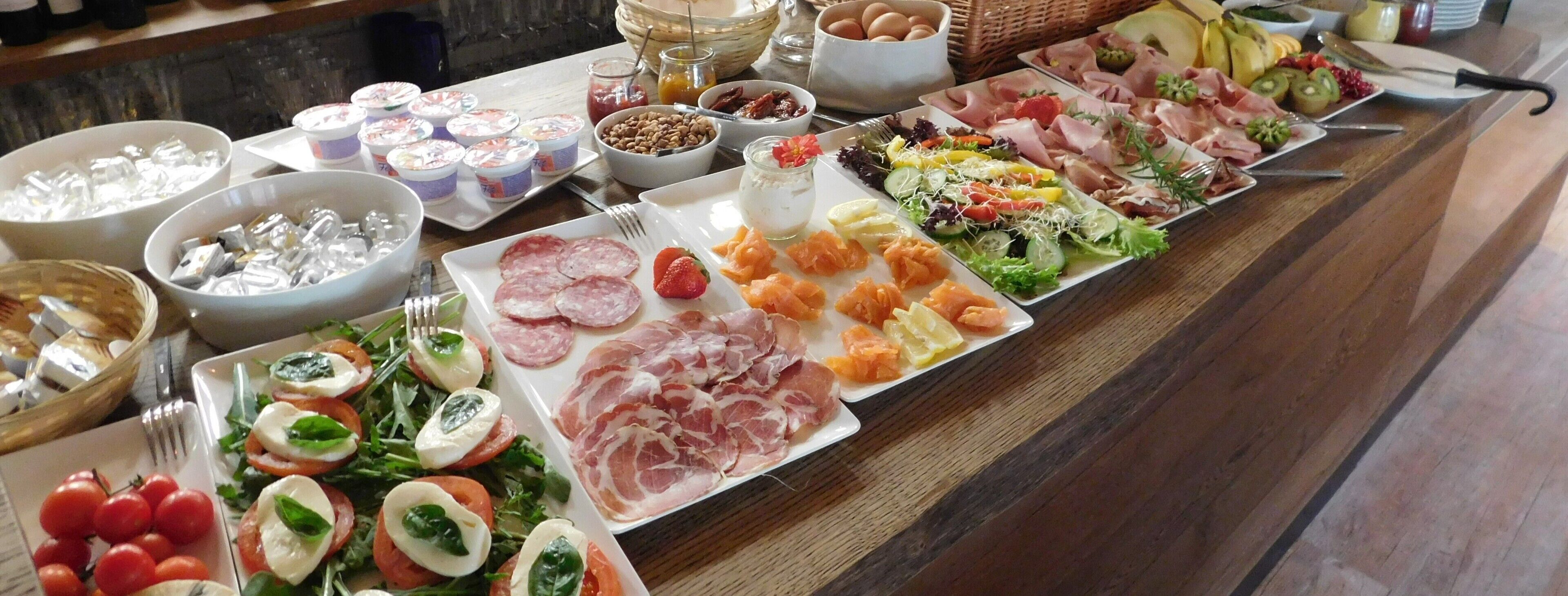 Colazione a buffet a pagamento, servita tutte le mattine 