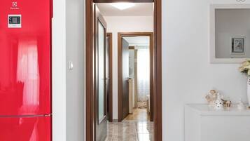 Deluxe Apartment | 2 bedrooms, individually decorated, iron/ironing board, free WiFi