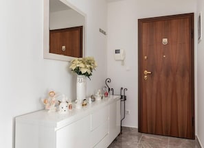 2 bedrooms, individually decorated, iron/ironing board, free WiFi