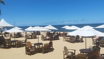 Beach nearby, white sand, free beach cabanas, 3 beach bars