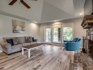 Smart TV, fireplace - Private Cabin on acreage with pool & tennis court! (Edmond)