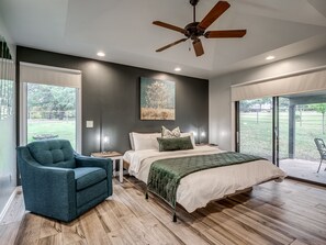 1 bedroom, free WiFi, bed sheets - Private Cabin on acreage with pool & tennis court! (Edmond)