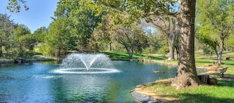 Private Cabin on acreage with pool & tennis court!