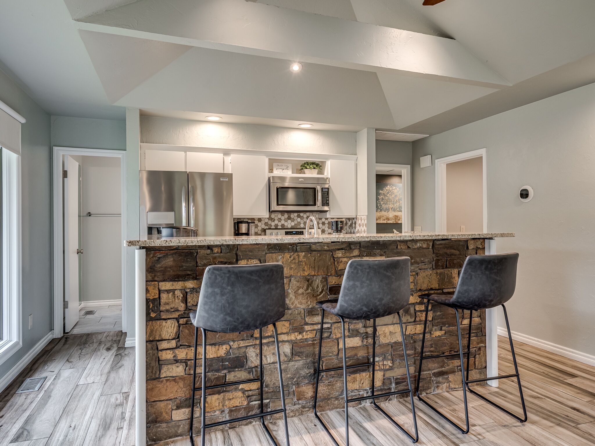 Microwave, dishwasher, coffee/tea maker, cookware/dishes/utensils