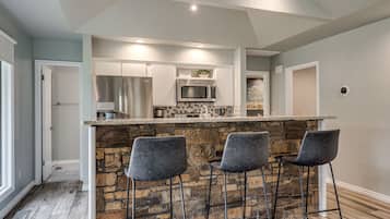 Microwave, dishwasher, coffee/tea maker, cookware/dishes/utensils