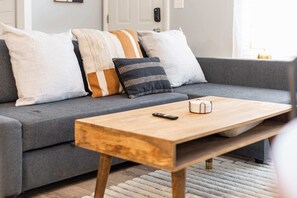 Téléviseur, Netflix, services de diffusion en continu, bureau