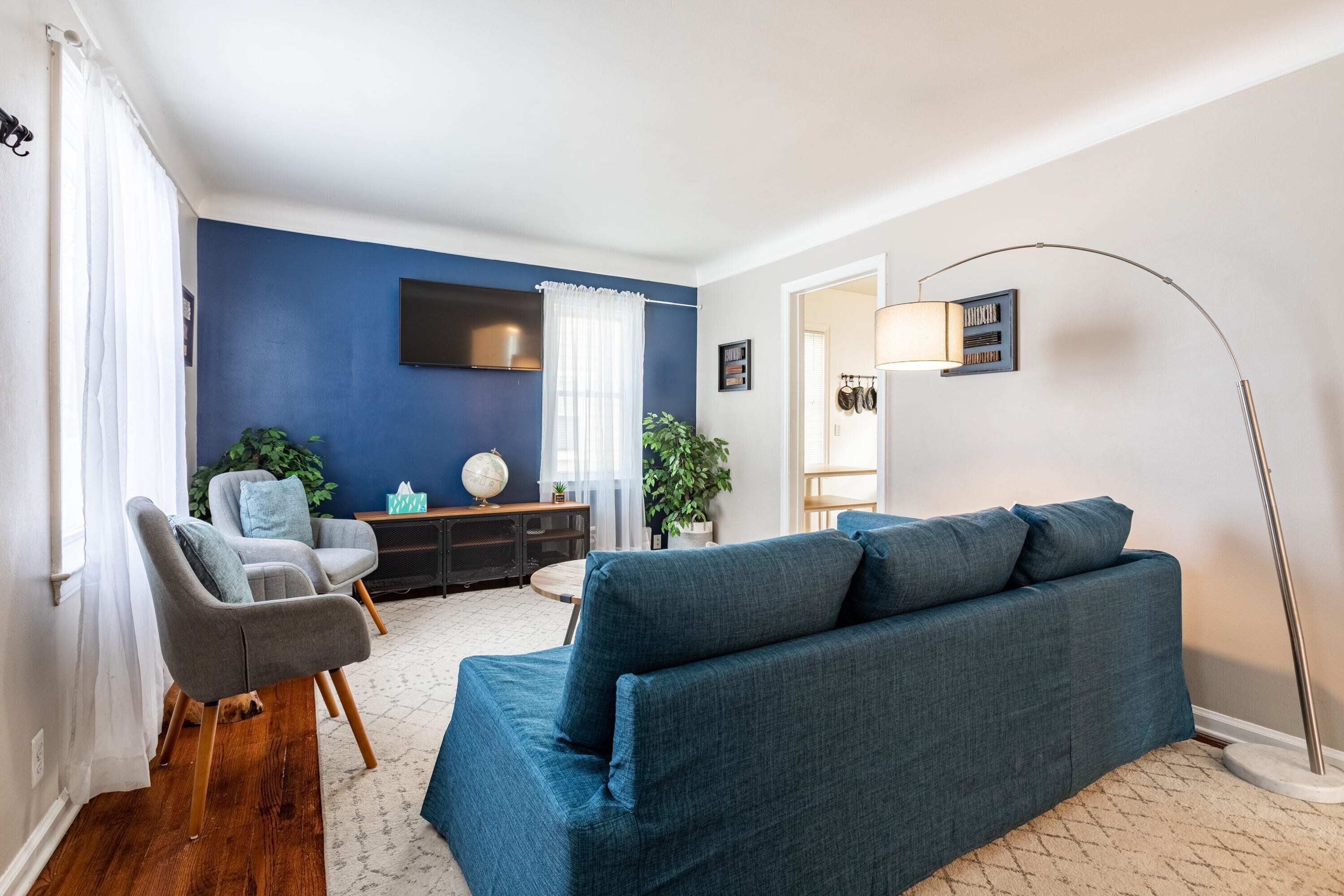 Sunny, Bright, and Spacious Royal Oak Home!