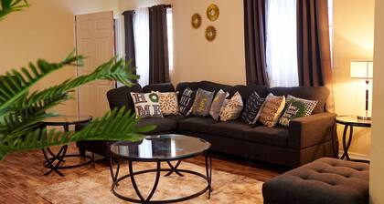 Entire Cozy Luxury Meadows With Free Wifi,Parking&Hottub