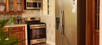 Entire Cozy Luxury Meadows With Free Wifi,Parking&Hottub