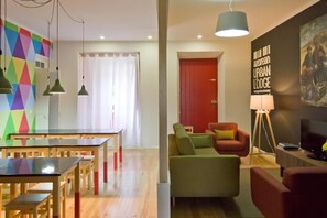 Living area - Azorean Urban Lodge (Ponta Delgada)