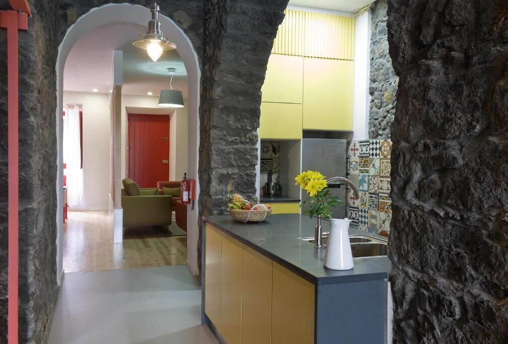 Refrigerador, microondas, parrilla de estufa y tostadora 