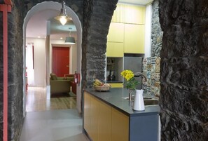 Refrigerador, microondas, parrilla de estufa y tostadora