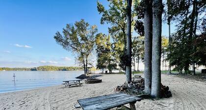 Perfect Winter Lake Getaway Villa on Lake Wylie - Family Friendly + Lovers Dream
