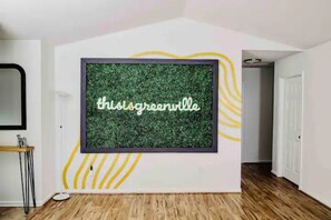 Interior - Riverside Inn//Cozy 3bd/2ba home in Greer (Greer)