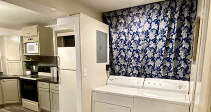 Cozy Studio minutes from Flathead Lake