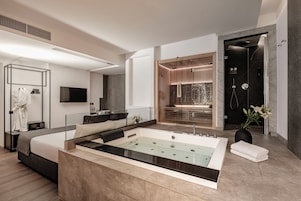 SPA Suite | Ropa de cama de alta calidad, minibar, caja fuerte