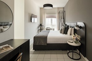 Junior Suite, Sea View | Premium bedding, minibar, in-room safe, individually decorated - Palazzo Ignazio (Valletta)