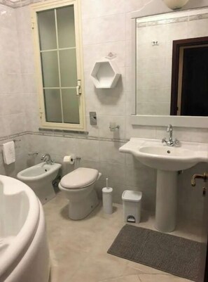 Baignoire, bidet
