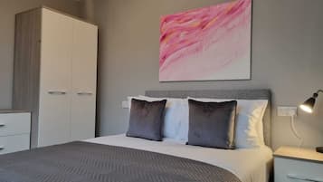 Appartamento, 1 letto queen con divano letto | 1 camera, ferro/asse da stiro, Wi-Fi gratuito, lenzuola