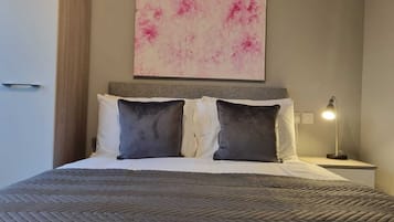 Apartment, 1 Queen Bed with Sofa bed | 1 bedroom, iron/ironing board, free WiFi, bed sheets