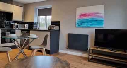 Charming 1-bed Apartment Near Redditch Town Centre
