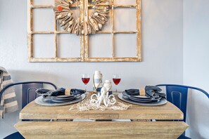 Dining - Beautiful Beach Views - On Seawall (Galveston)