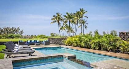 Luxe Golf Estate w/ Hilton Pool passes - Sleeps 10