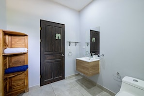 Een douche, toiletpapier