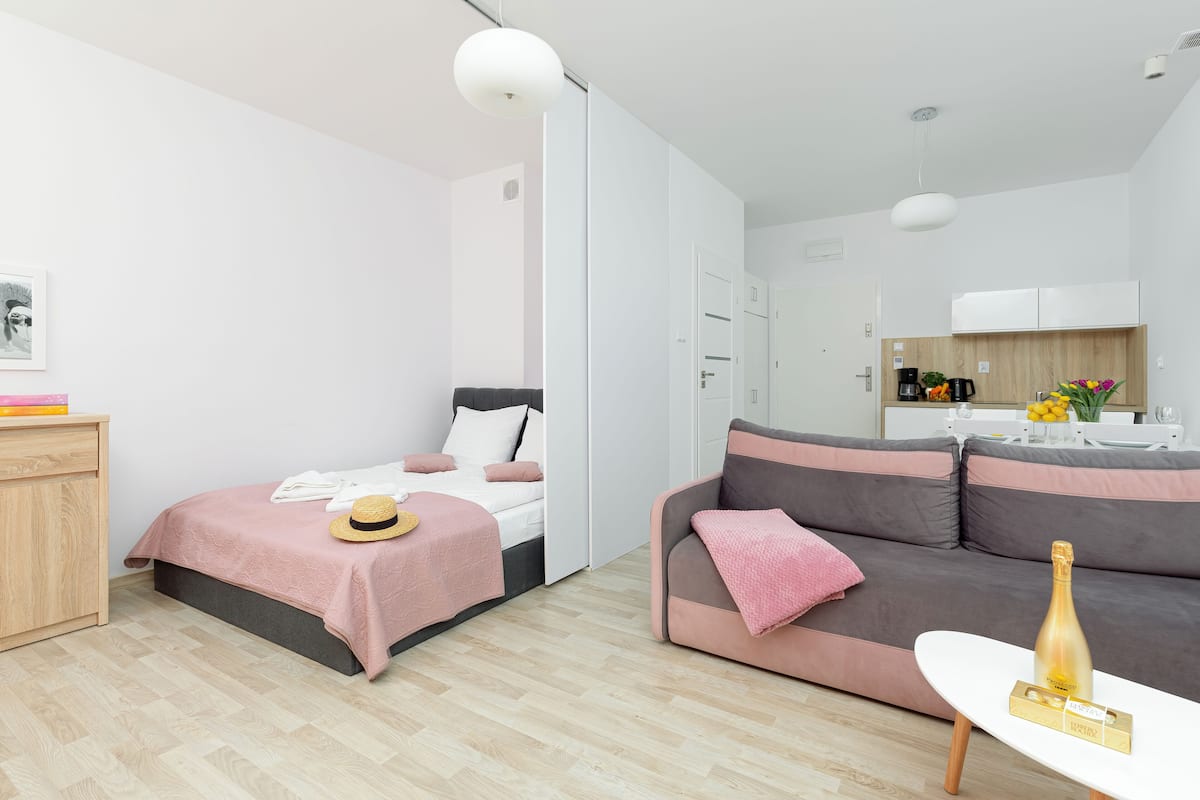 Standard Apartment | Bathroom | Shower, rainfall showerhead, free toiletries, hair dryer
