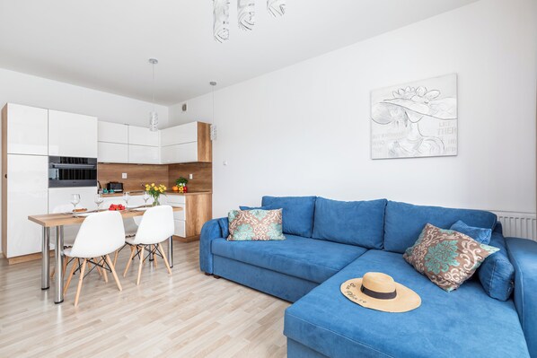 Royal Apartment | Living area | 42-inch flat-screen TV with satellite channels, TV